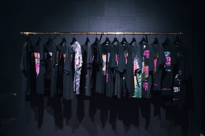 ストリップクラブをイメージしたムーディな店内と限定アイテムを『HYPEBEAST』が先行公開 Palm Angels の期間限定ポップアップストア “LONELY HEARTS CLUB” が青山にオープン