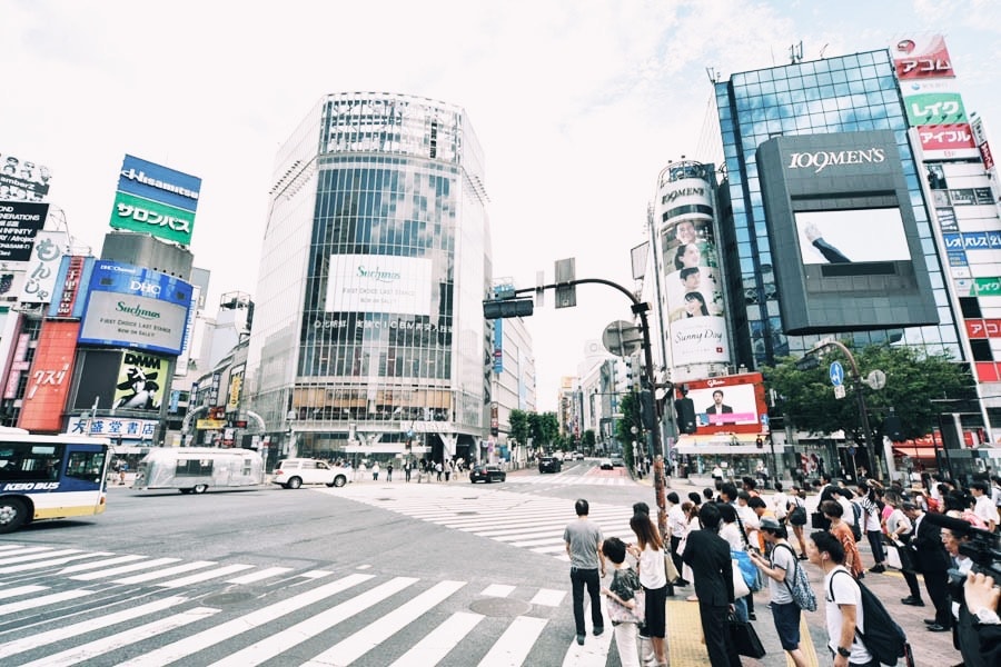 新レーベル F.C.L.S. 誕生に端を発した Suchmos の新章開幕とアートプロジェクトの全貌を解剖 東京の街にロゴをスプレーし、リアルとバーチャルの双方をSuchmosがジャック