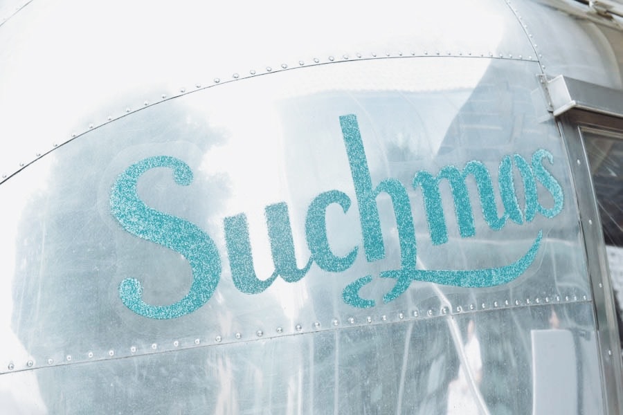 新レーベル F.C.L.S. 誕生に端を発した Suchmos の新章開幕とアートプロジェクトの全貌を解剖 東京の街にロゴをスプレーし、リアルとバーチャルの双方をSuchmosがジャック