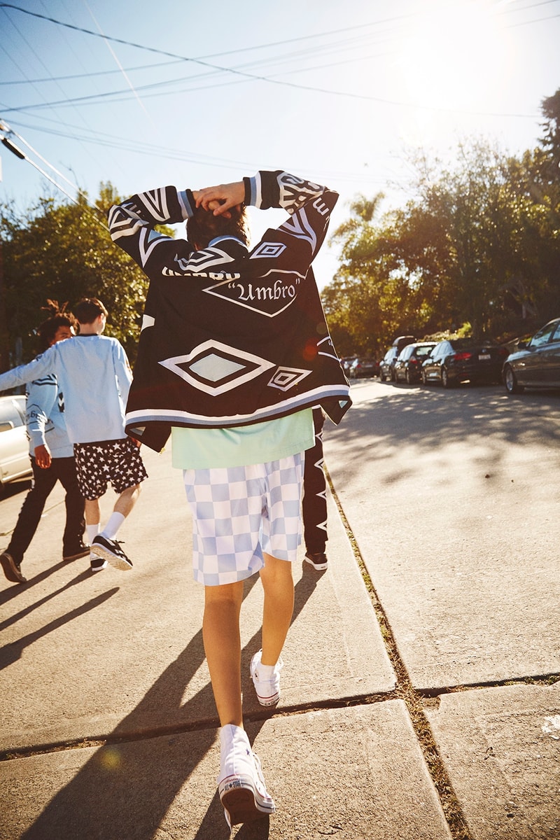 古き良き90年代のスポーツシーンにオマージュを捧げる House of Holland x Umbro 2017年秋冬コレクション マンチェスターにルーツを持つ両者が英国の伝統を色濃く反映させたコラボレーションワークをお披露目