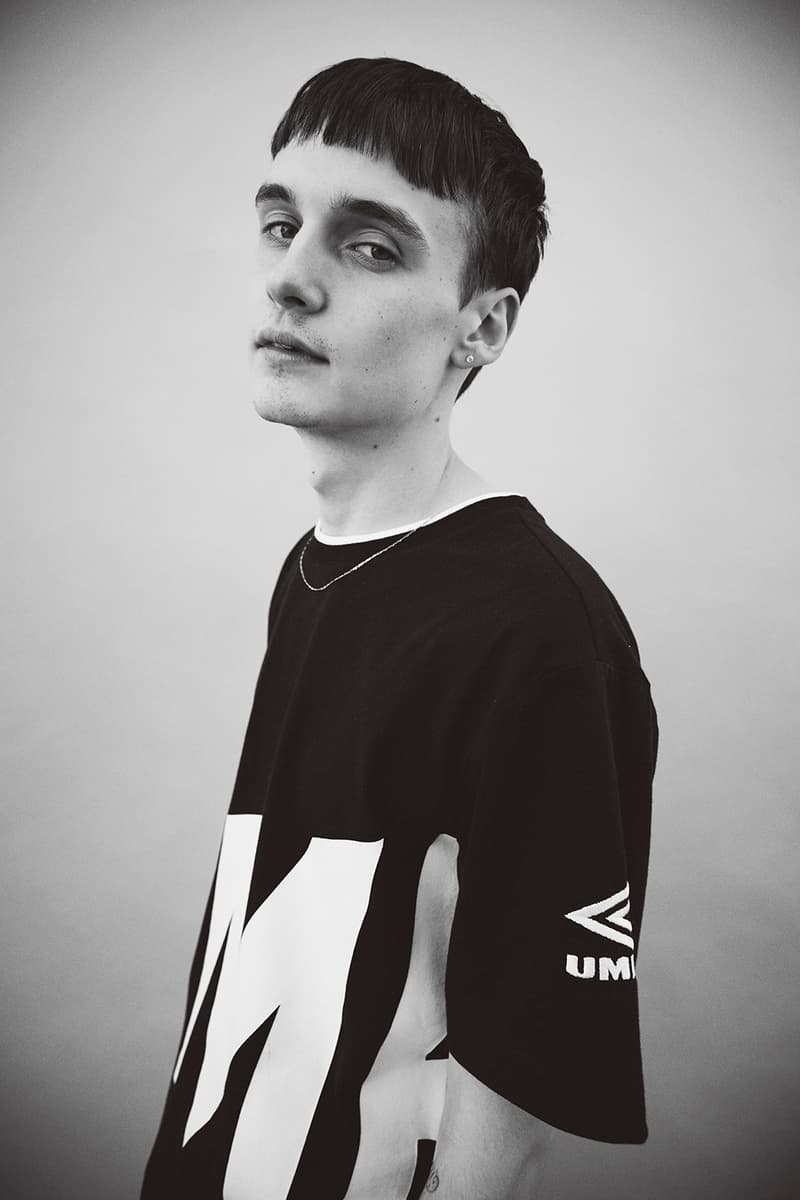 古き良き90年代のスポーツシーンにオマージュを捧げる House of Holland x Umbro 2017年秋冬コレクション マンチェスターにルーツを持つ両者が英国の伝統を色濃く反映させたコラボレーションワークをお披露目