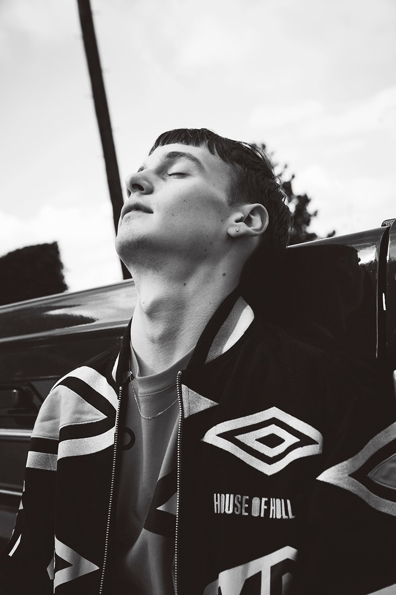 古き良き90年代のスポーツシーンにオマージュを捧げる House of Holland x Umbro 2017年秋冬コレクション マンチェスターにルーツを持つ両者が英国の伝統を色濃く反映させたコラボレーションワークをお披露目