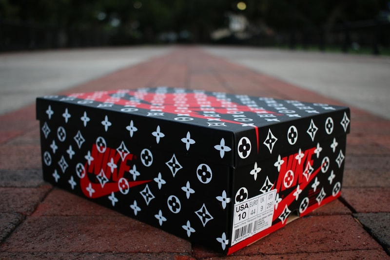 Supreme x Louis Vuitton 仕様のカスタマイズ Air Jordan 1 が誕生 シュプリーム ルイ・ヴィトン