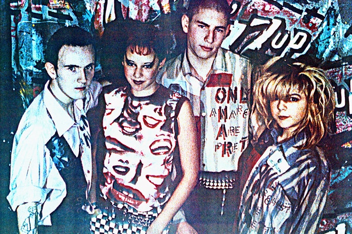 パンクとTシャツカルチャーの生みの親 ジョン・ドーヴ&モーリー・ホワイトが日本で初の個展を開催