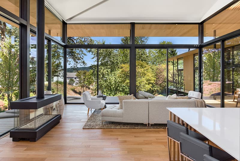 一級建築士・隈研吾がデザインした屋内外に生活空間のある家がオレゴン州ハッピーバレーに完成 house home resident oregon america happy valley portland architect