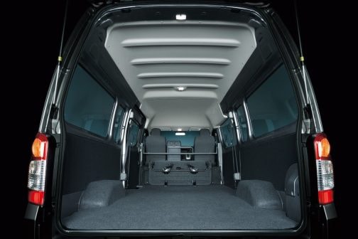 小型貨物車屈指の広さを誇る日産の新世代ビジネスバン NV350キャラバン  日々の業務において何かと重宝する日産の人気バンがアップグレード ブラウン ブラック シルバー ホワイト