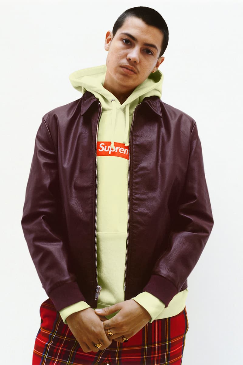 Supreme が2017年秋冬コレクションのルックブックを公開 『スカーフェイス』関連のアイテムやマーク・ゴンザレスとのコラボピース、そしてボックスロゴフーディも登場 ジャケット レザー パーカー Tシャツ キャップ