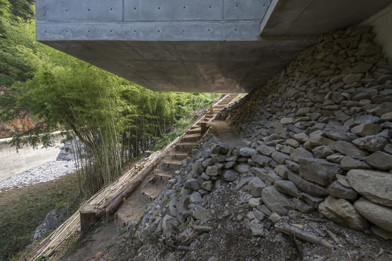 奈良・天ノ川の急傾斜地に建つ空中に突き出した山荘をチェック　nara 建築 奈良 熊野川 天ノ川 山荘 別荘 デザイン architecture japan 関谷昌人 masato sekiya