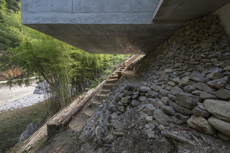 奈良・天ノ川の急傾斜地に建つ空中に突き出した山荘をチェック nara 建築 奈良 熊野川 天ノ川 山荘 別荘 デザイン architecture japan 関谷昌人 masato sekiya