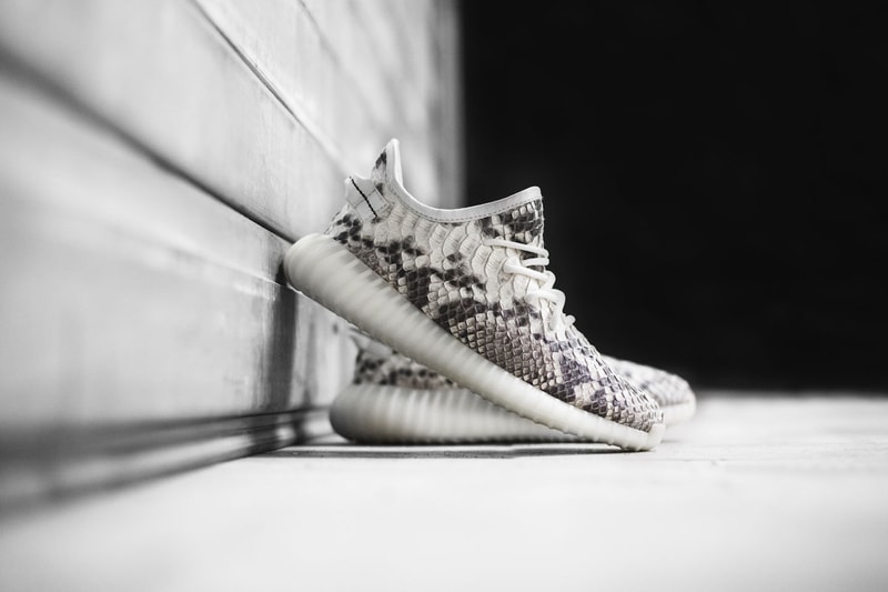 YEEZY BOOST 350 V2 を “Zebra Python” 仕様にカスタムした注目の1足が登場 イージーブースト カスタマイズ