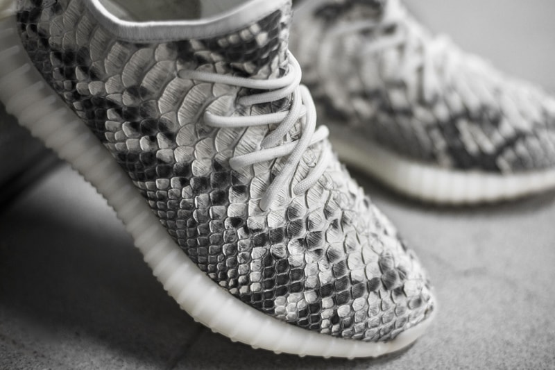 YEEZY BOOST 350 V2 を “Zebra Python” 仕様にカスタムした注目の1足が登場 イージーブースト カスタマイズ