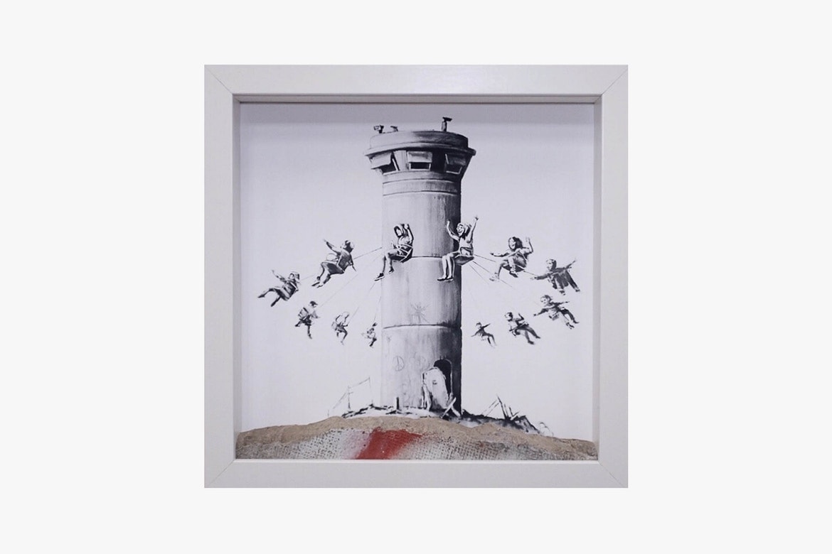 Banksy がパレスチナのホテルに公式お土産ショップをオープン 社会派覆面アーティストが制作した限定アートオブジェクトをチェック