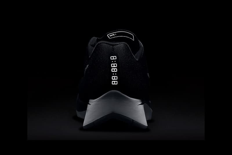 Nike Zoom Fly 　シンプル　クラシカル　モノトーン カラー スニーカー ランニングシューズ