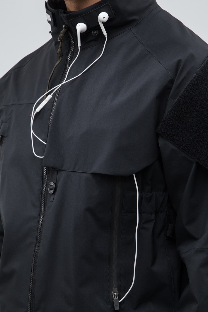 ACRONYM 2017年秋冬コレクション 都市生活ではオーバースペックな機能ウェアをブラックとオリーブのカラーパレットで展開