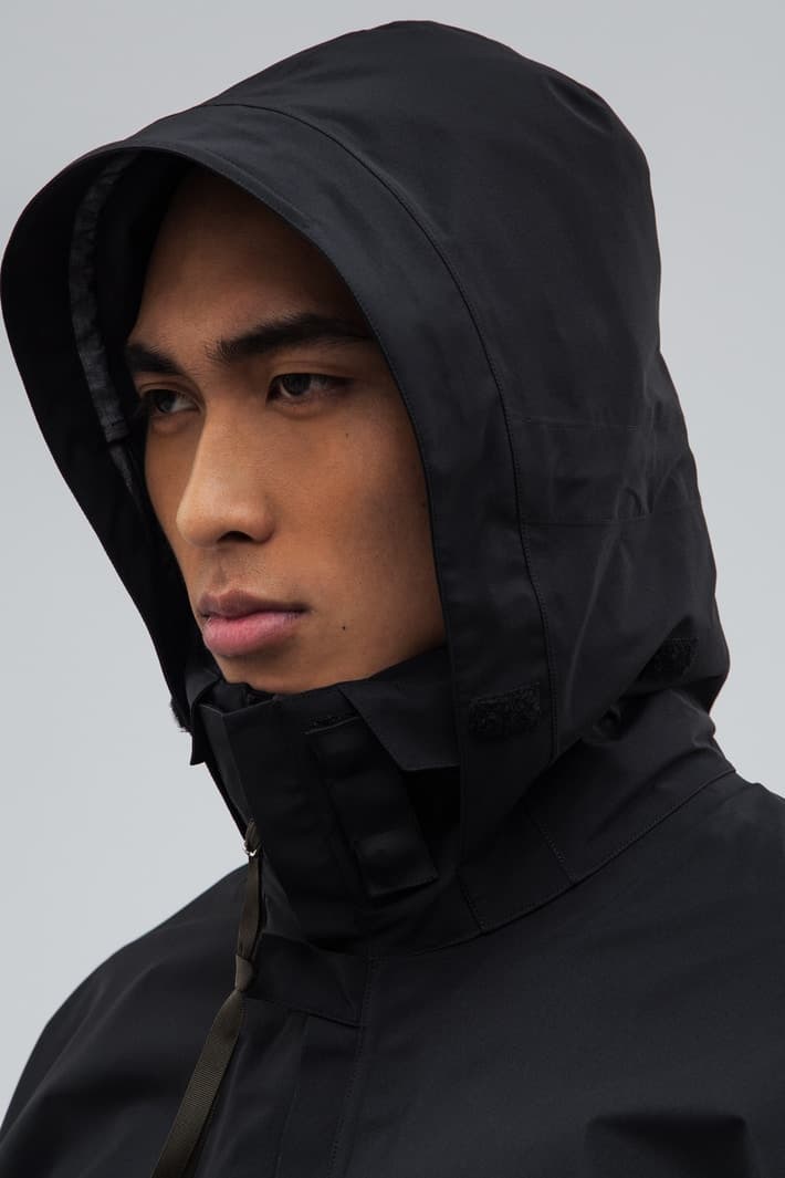 ACRONYM 2017年秋冬コレクション 都市生活ではオーバースペックな機能ウェアをブラックとオリーブのカラーパレットで展開