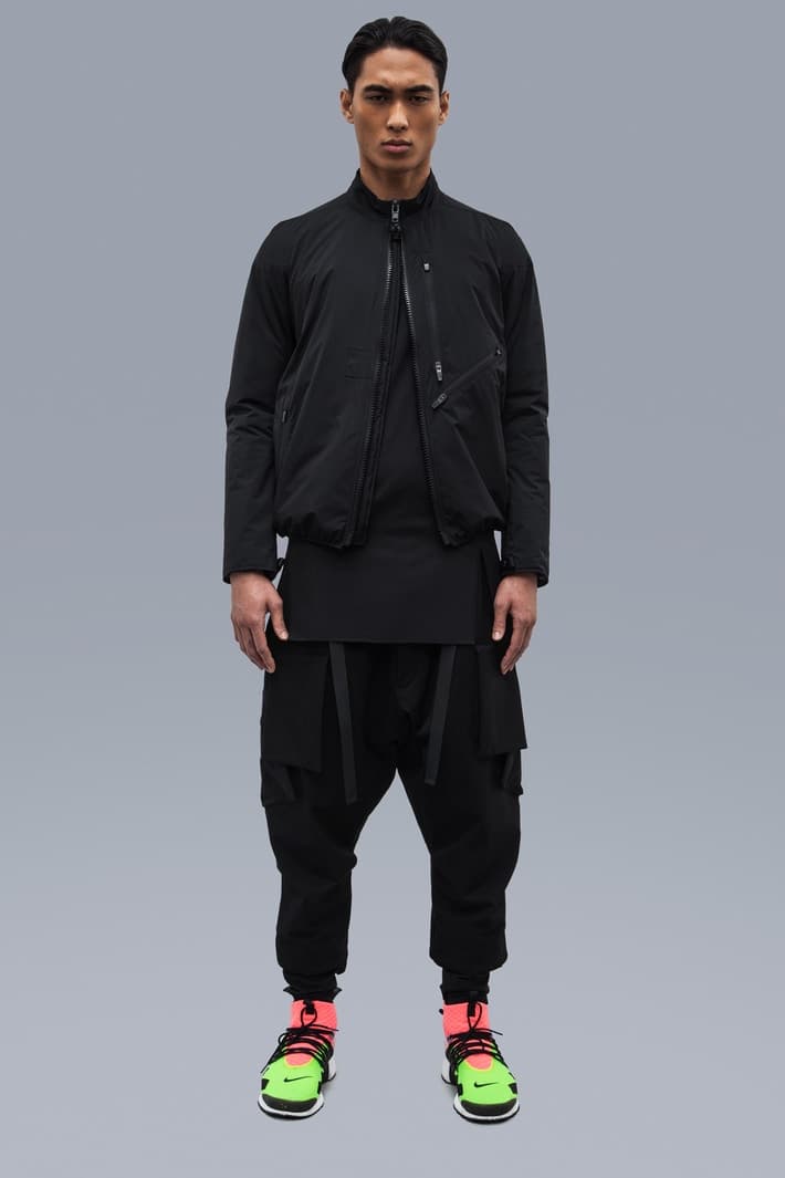 ACRONYM 2017年秋冬コレクション 都市生活ではオーバースペックな機能ウェアをブラックとオリーブのカラーパレットで展開