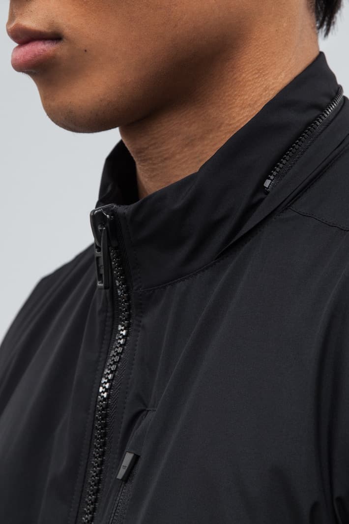 ACRONYM 2017年秋冬コレクション 都市生活ではオーバースペックな機能ウェアをブラックとオリーブのカラーパレットで展開