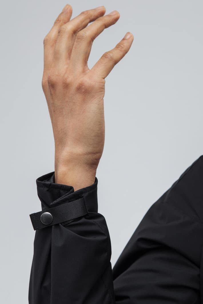 ACRONYM 2017年秋冬コレクション 都市生活ではオーバースペックな機能ウェアをブラックとオリーブのカラーパレットで展開