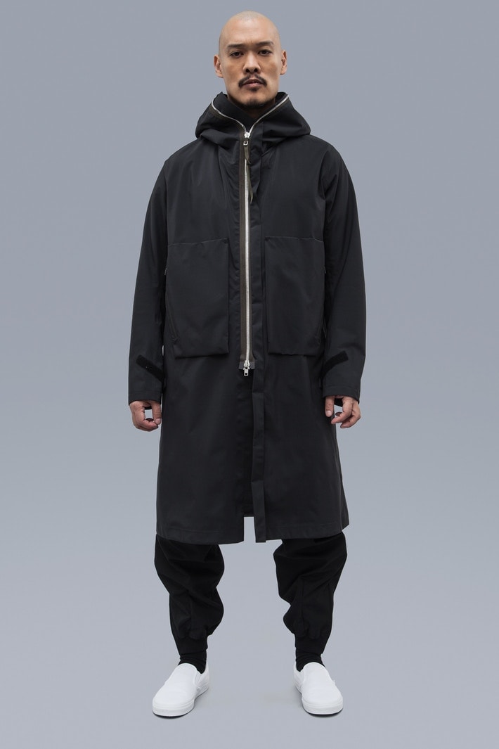 ACRONYM 2017年秋冬コレクション 都市生活ではオーバースペックな機能ウェアをブラックとオリーブのカラーパレットで展開