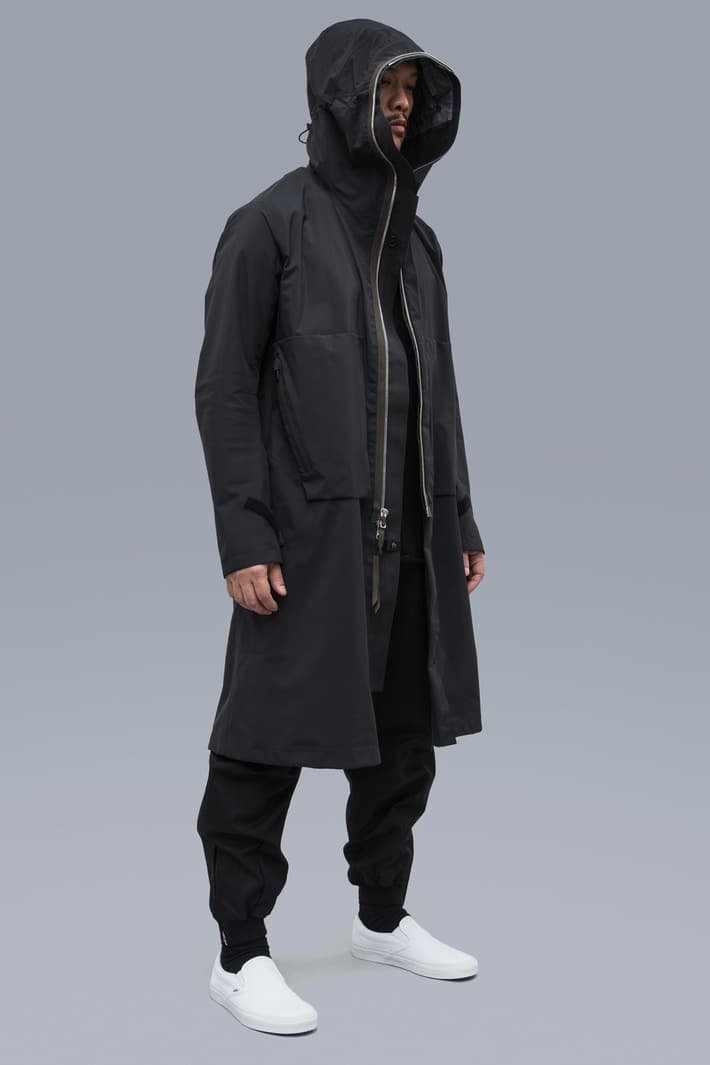 ACRONYM 2017年秋冬コレクション 都市生活ではオーバースペックな機能ウェアをブラックとオリーブのカラーパレットで展開