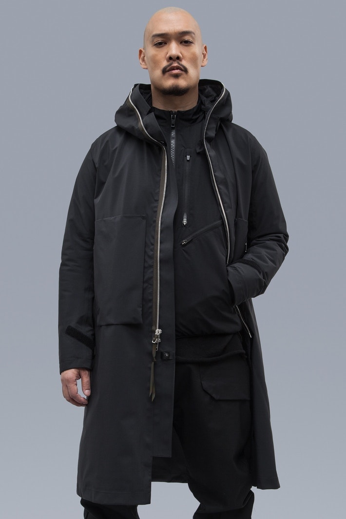 ACRONYM 2017年秋冬コレクション 都市生活ではオーバースペックな機能ウェアをブラックとオリーブのカラーパレットで展開