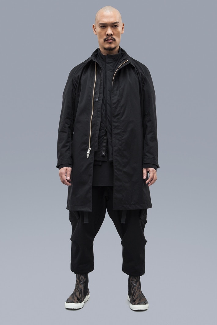 ACRONYM 2017年秋冬コレクション 都市生活ではオーバースペックな機能ウェアをブラックとオリーブのカラーパレットで展開