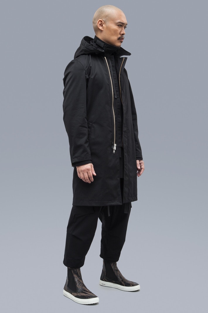 ACRONYM 2017年秋冬コレクション 都市生活ではオーバースペックな機能ウェアをブラックとオリーブのカラーパレットで展開