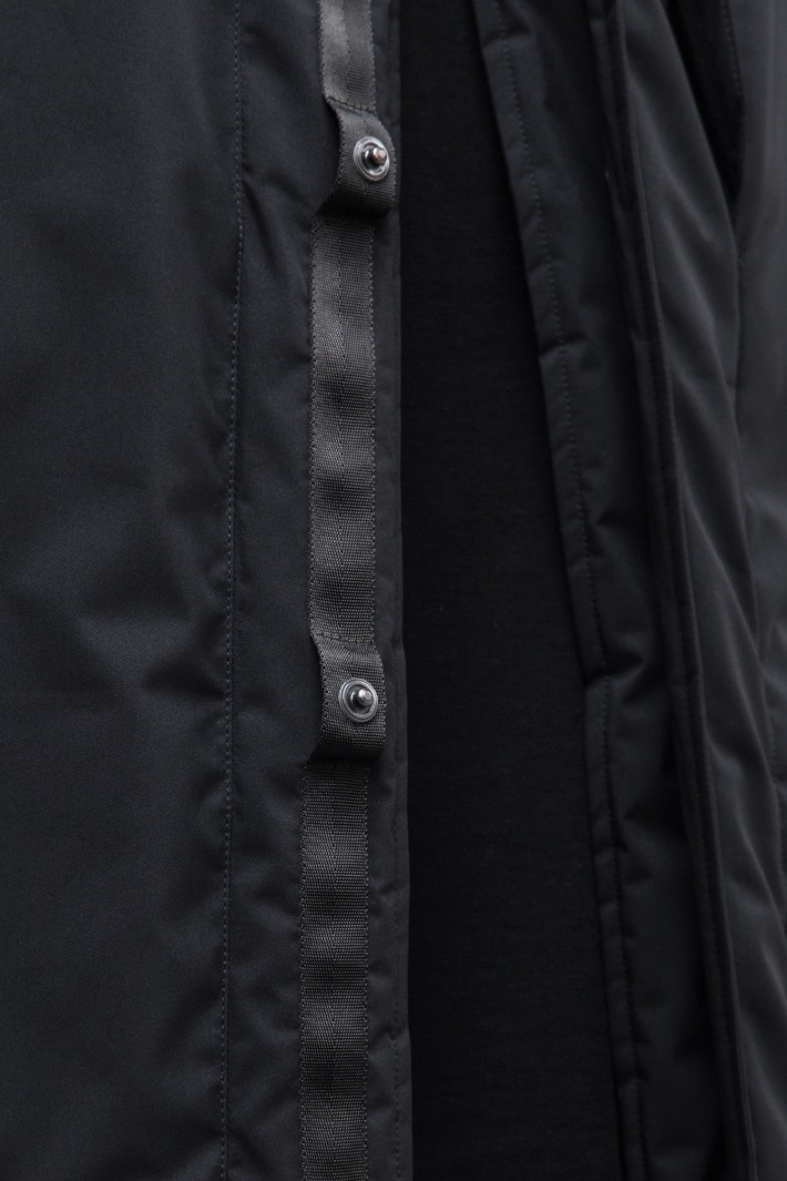ACRONYM 2017年秋冬コレクション 都市生活ではオーバースペックな機能ウェアをブラックとオリーブのカラーパレットで展開