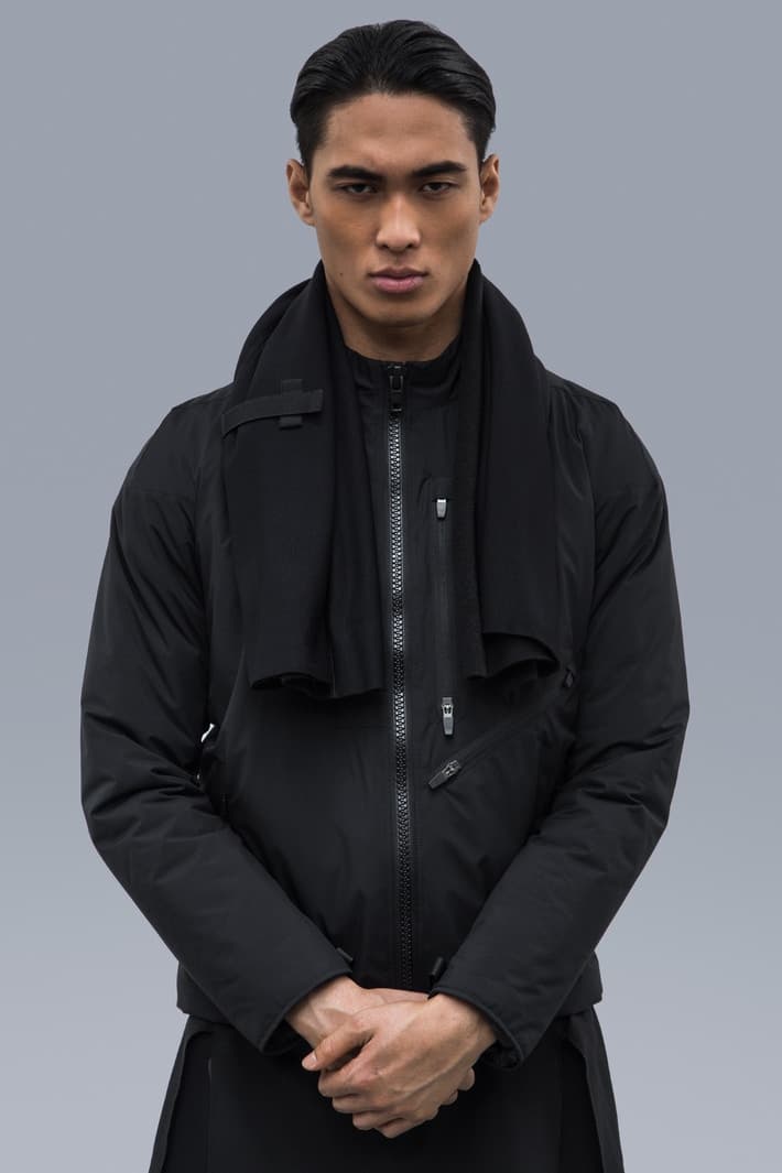 ACRONYM 2017年秋冬コレクション 都市生活ではオーバースペックな機能ウェアをブラックとオリーブのカラーパレットで展開