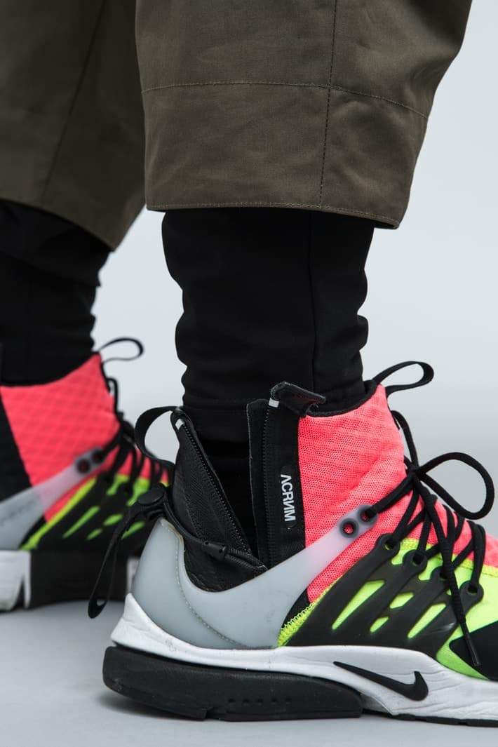 ACRONYM 2017年秋冬コレクション 都市生活ではオーバースペックな機能ウェアをブラックとオリーブのカラーパレットで展開