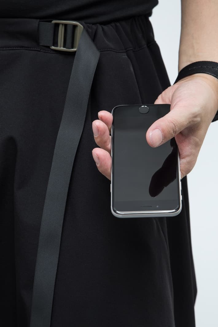 ACRONYM 2017年秋冬コレクション 都市生活ではオーバースペックな機能ウェアをブラックとオリーブのカラーパレットで展開