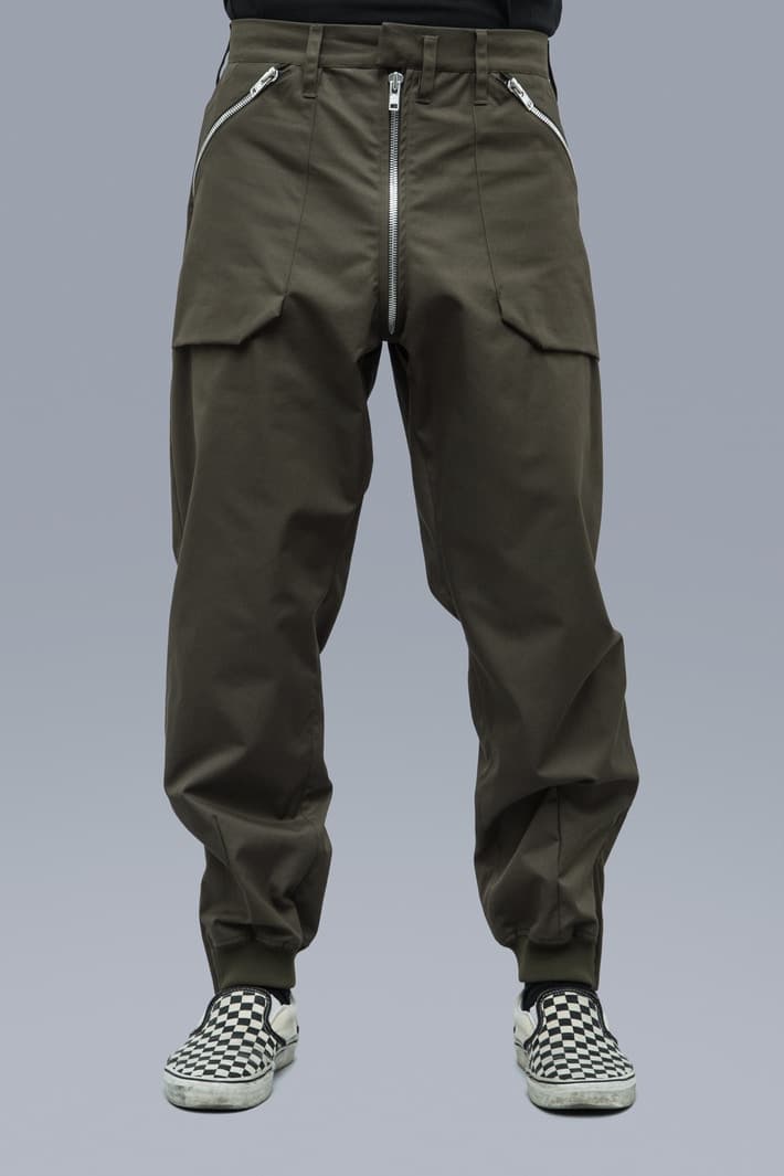 ACRONYM 2017年秋冬コレクション 都市生活ではオーバースペックな機能ウェアをブラックとオリーブのカラーパレットで展開