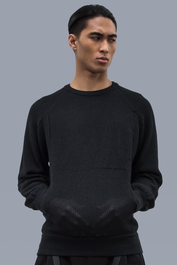 ACRONYM 2017年秋冬コレクション 都市生活ではオーバースペックな機能ウェアをブラックとオリーブのカラーパレットで展開