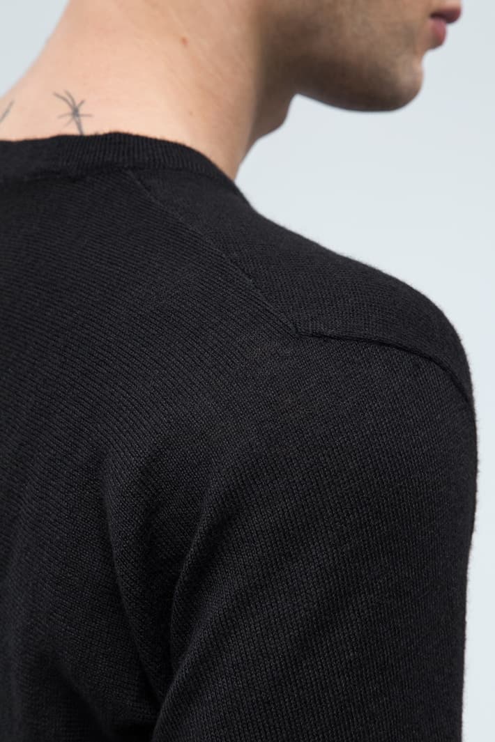 ACRONYM 2017年秋冬コレクション 都市生活ではオーバースペックな機能ウェアをブラックとオリーブのカラーパレットで展開