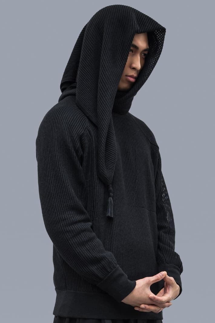 ACRONYM 2017年秋冬コレクション 都市生活ではオーバースペックな機能ウェアをブラックとオリーブのカラーパレットで展開