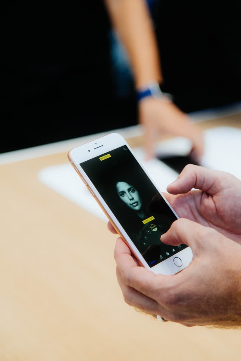 Apple の新社屋で開催された新作発表イベントのフォトレポートをお届け 新作のディテールや機能はもちろん、会場ではヴァージル・アブローにも遭遇