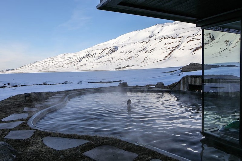 神秘のオーロラを望めるアイスランドのスパプール付きリゾートをチェック オーロラ　アイスランド 温泉 スパ