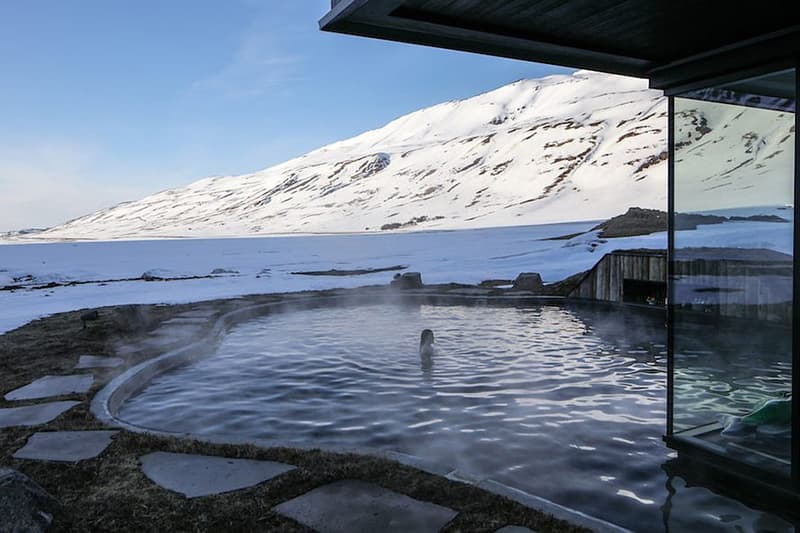 神秘のオーロラを望めるアイスランドのスパプール付きリゾートをチェック オーロラ アイスランド 温泉 スパ
