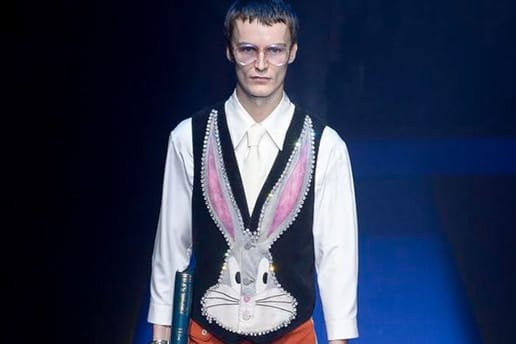 バッグス・バニーや白雪姫を取り入れ独自の世界観を構築した Gucci 2018年春夏コレクション