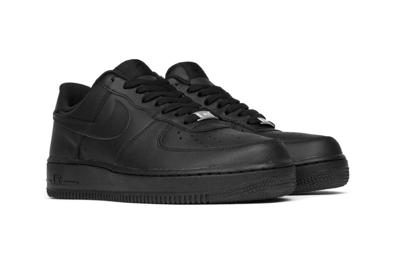 Nike のクラシックモデル Air Force Low よりオールブラックの “Triple Black” が登場 ナイキ エア フォース ロウ オールブラック