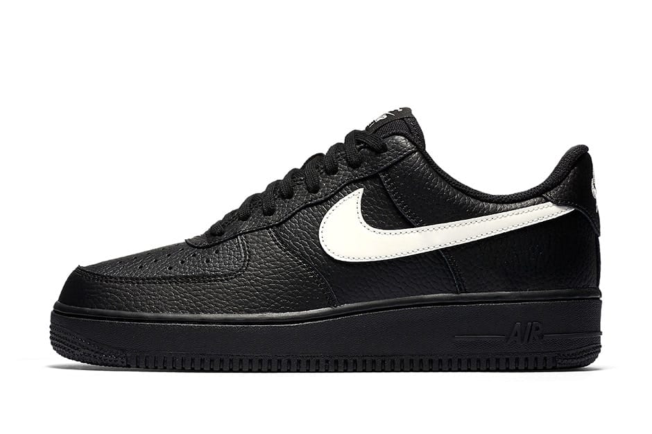 Nike が Air Force 1 Low “Black Leather 
