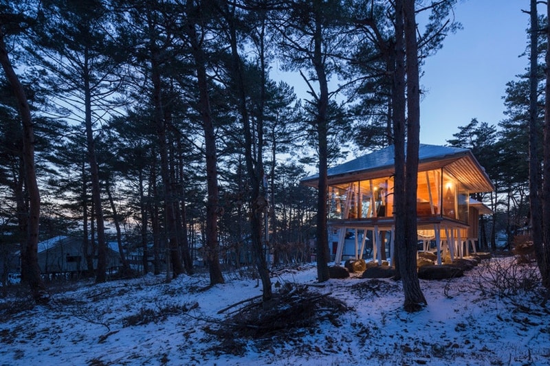 福島県・磐梯山の麓に建てられた高床式住居をチェック fukushima japan architecture design 建築 福島 デザイン 大雪 磐梯山 豪雪