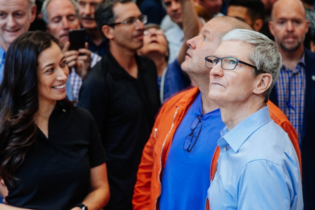 Apple の新社屋で開催された新作発表イベントのフォトレポートをお届け 新作のディテールや機能はもちろん、会場ではヴァージル・アブローにも遭遇
