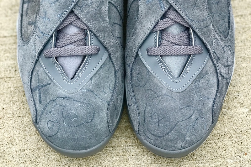 KAWS  Air Jordan 4 　インスパイア　カスタム Air Jordan 8 　登場 スニーカー cool grey