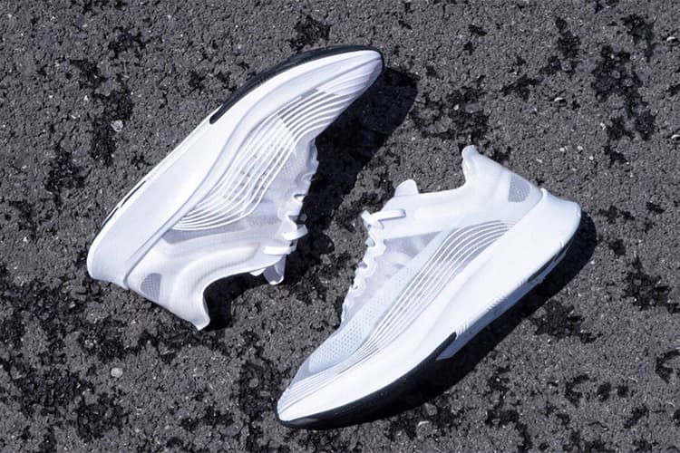 NikeLab Zoom Fly SP が “Triple White” 仕様で再登場 半透明のストレッチウーヴンアッパーで人気を博す〈Nike〉の意欲作は次回リリースでも即完必死 ナイキラボ ズームフライ SP トリプルホワイト ランニングシューズ スニーカー 白