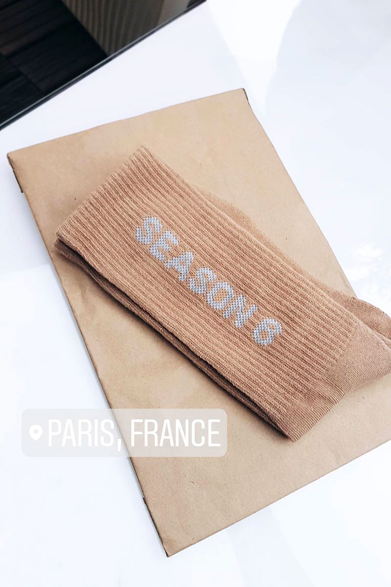 YEEZY SEASON 6 発表会場への招待状は靴下入り