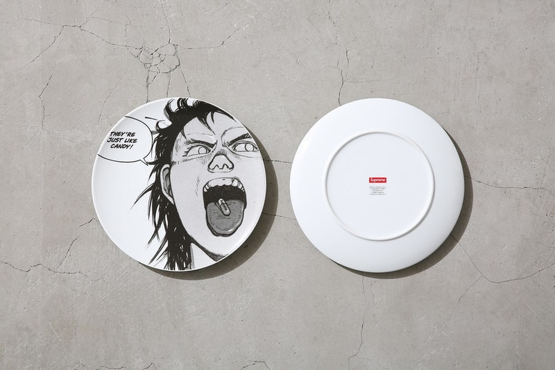 Supreme x 『AKIRA』 2017年秋コレクション アイテム一覧 SNSを騒然とさせた最新コラボレーションの全ラインアップを先行公開  モッズコート ワークジャケット ツナギ フーディ ジップアップパーカ ロングスリーブ Tシャツ サッカーシャツ キャップ スケートボード ディッシュプレート トレイ
