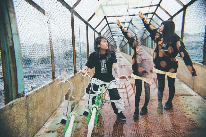 Crossfaith より2017年秋のマーチャンダイズルックブックが公開スタート スタイルを超えて愛されるCrossfaithの今を切り取ったアパレルウェアが登場 Tシャツ ロングスリーブ ネックレス ニットキャップ