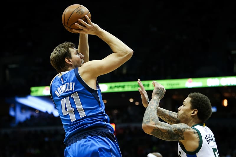 大幅減棒を受け入れたNBA選手のダーク・ノビツキーにファンから感謝の20ドル札が届く Dirk Nowitzki