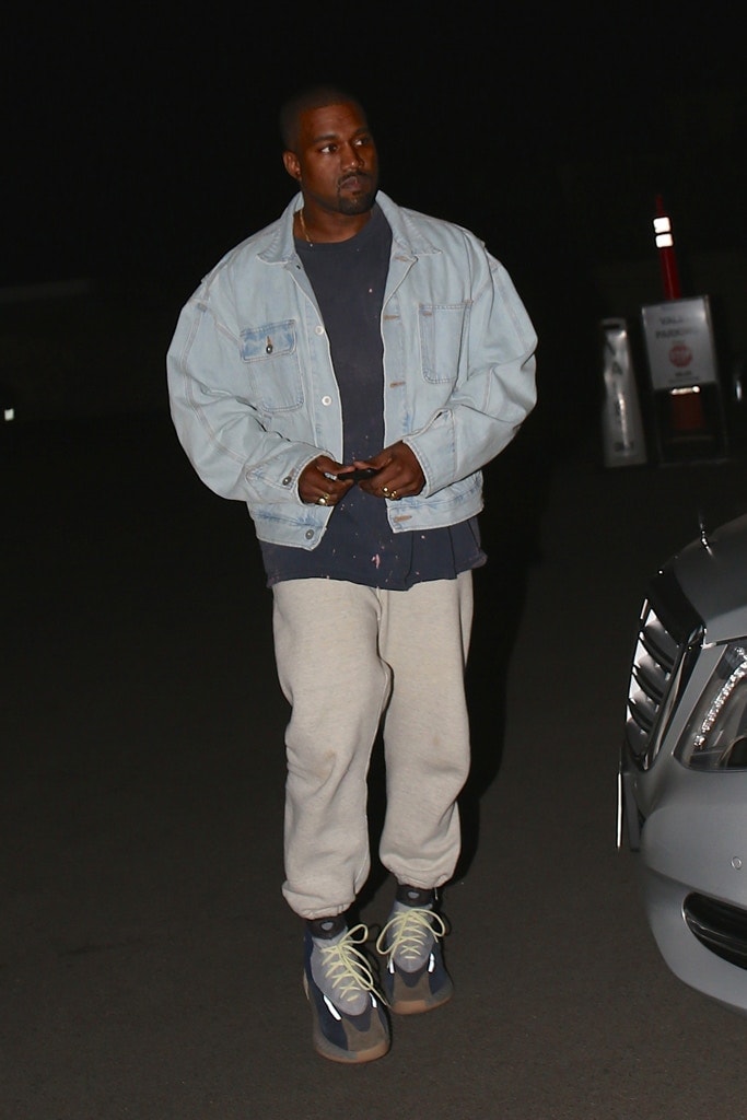 Kanye West が初見の YEEZY スニーカーを履いて外出する姿をパパラッチされる YEEZY Wave Runner 700 のハイカットモデル？ カニエ ウェスト イージー スニーカー